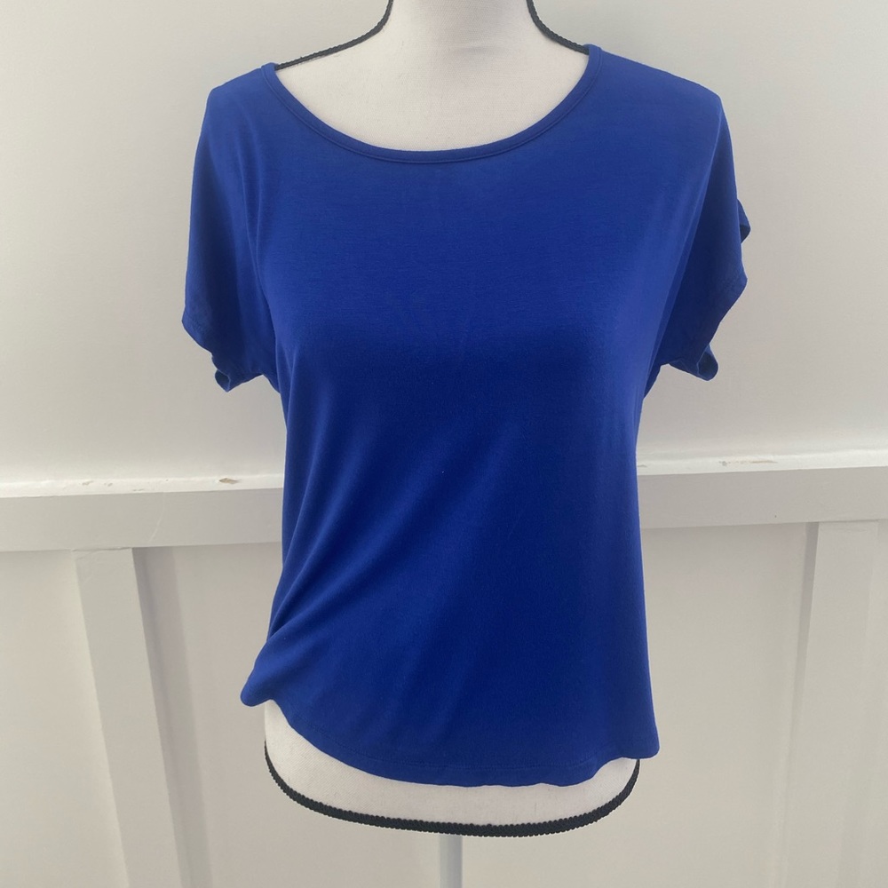 Open-back tee - Picture 2 of 3